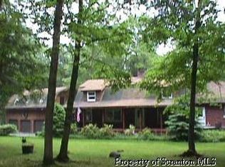 3 Evergreen Dr, Lakeville, PA 18438