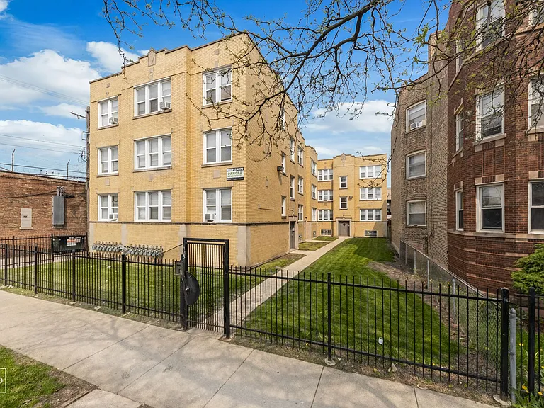 1145 N LeClaire — Photo 4