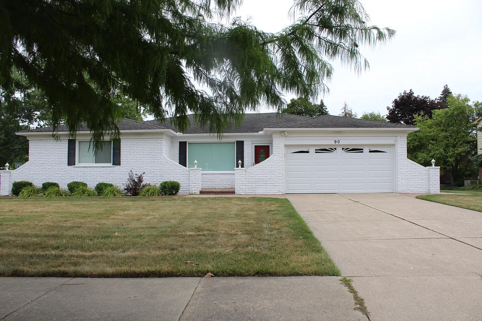 90 Hampshire Dr photo 1
