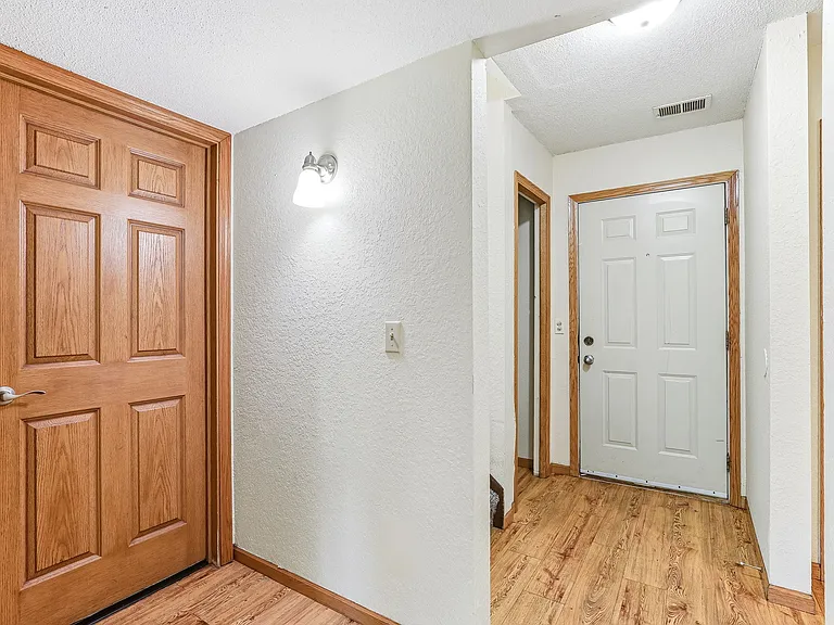 Victoria Townhomes — Photo 14