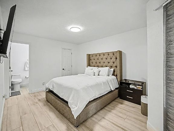 4th image of 3916 Greenway Dr #B