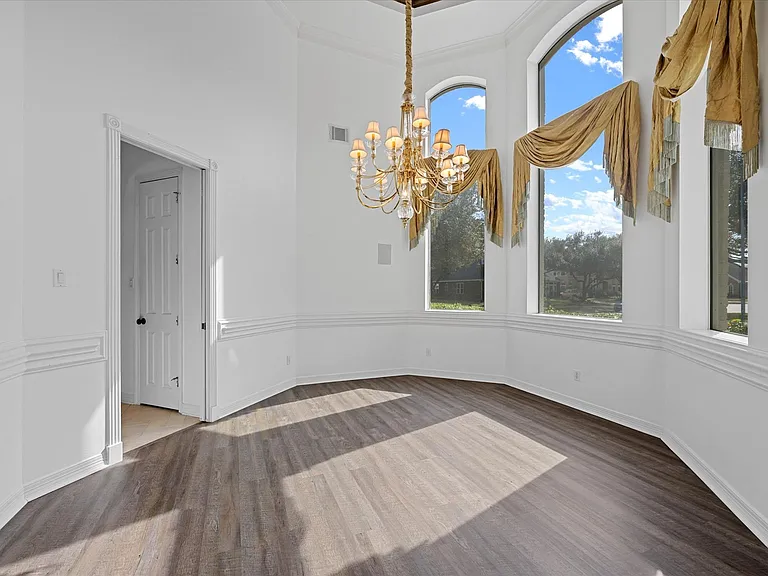 15318 Beecham Dr — Photo 12
