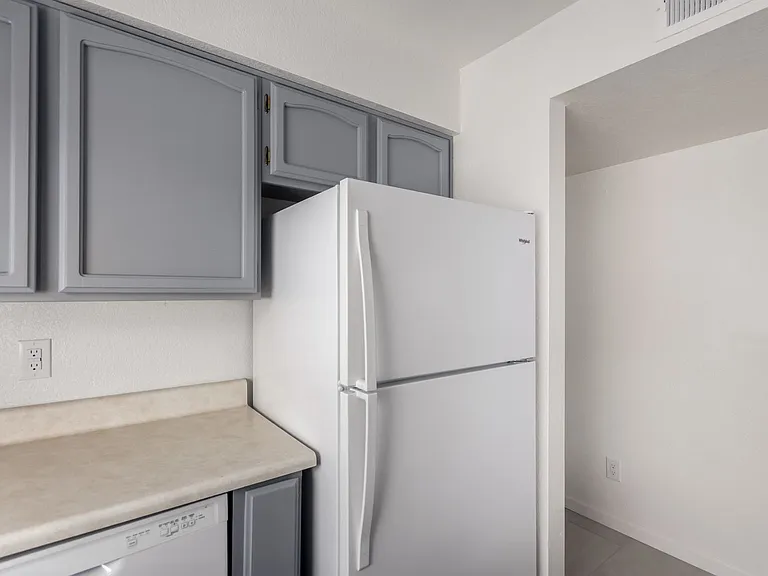 615 N Arrowhead Dr — Photo 14