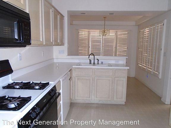 5th image of 9824 Rosamond Dr