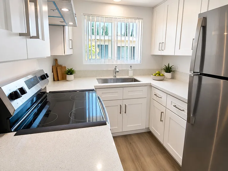 25937 Viana Ave #14 — Photo 4