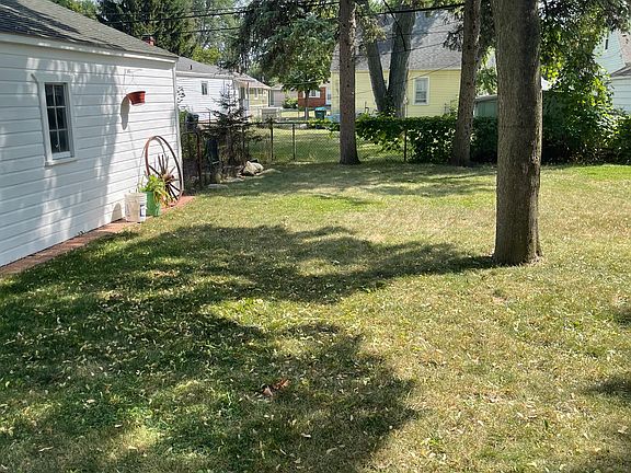 2nd image of 546 E Baker Ave