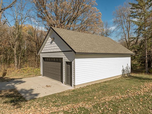 4th image of 26555 Redwing Ave