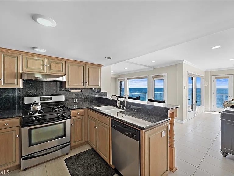 603 S Coast Hwy #B — Photo 10