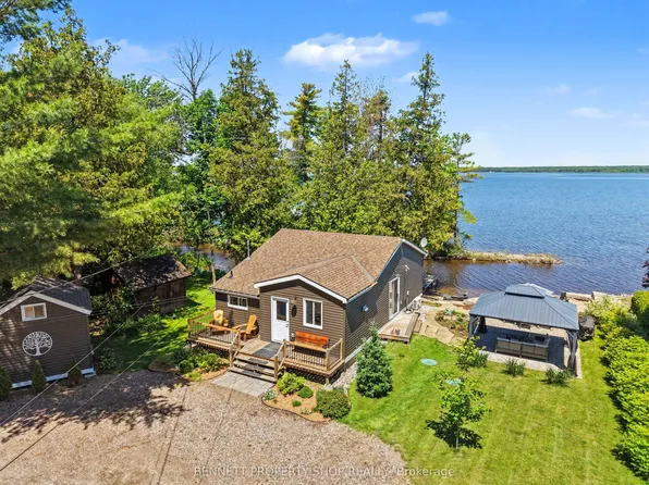 516 Arnold Ln, Horton, ON K7V 3Z8