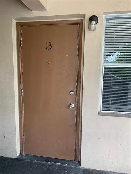 1st image of 925 S K St APT 13