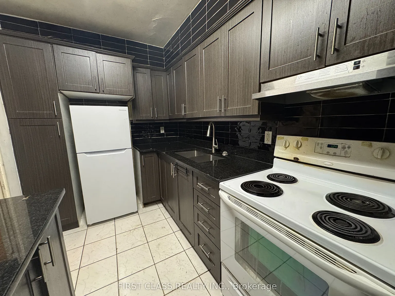 5 bed, $2,999 — Photo 2