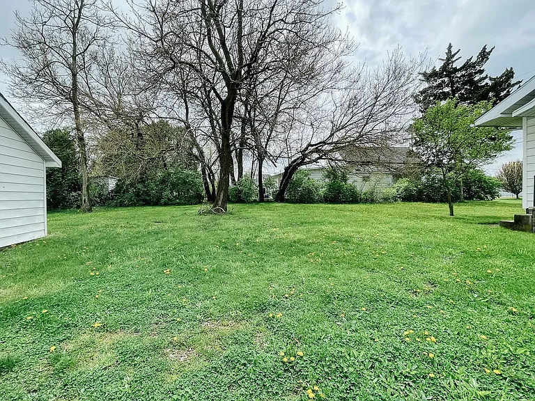 1920 S Gharkey St — Photo 16