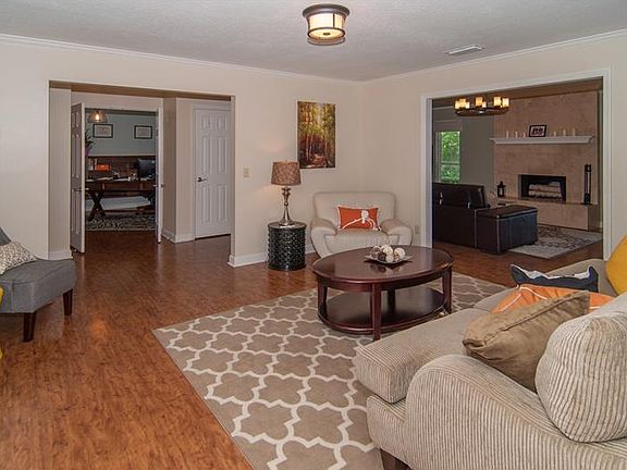 5th image of 747 Riverbend Blvd