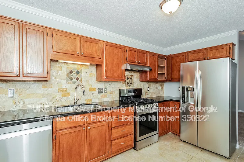 5 bed, 3.0 bath, 1960 sqft, $2,275 — Photo 4
