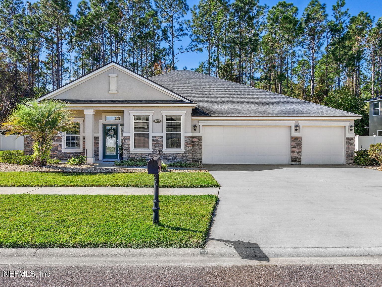 ぽんず　House on the hill 3226 Hurstbourne Springs Dr, Louisville, KY 40220 | Zillow