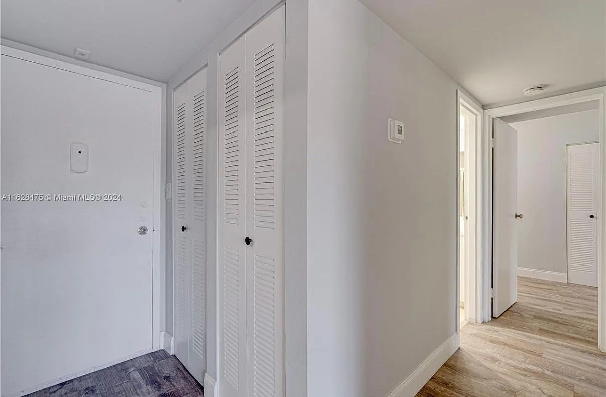 2 bed, 950 sqft, $1,900 — Photo 3
