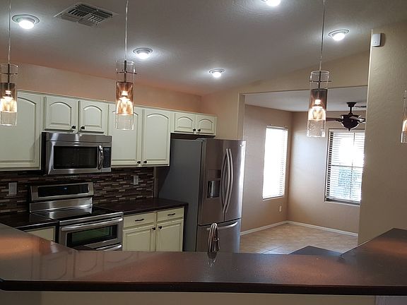 4th image of 1707 E Branham Ln