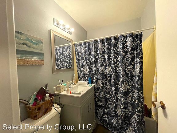 5th image of 1456 N Farwell Ave #31