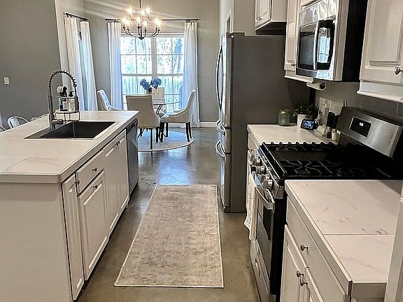 5th image of 963 Filmore Dr