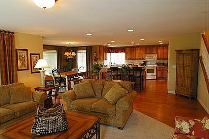 2nd image of 805 N 7th Pl
