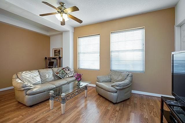 1st image of 5978 N Lincoln Ave APT 1