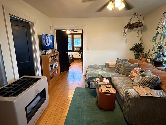4th image of 2514 3rd St NE #2