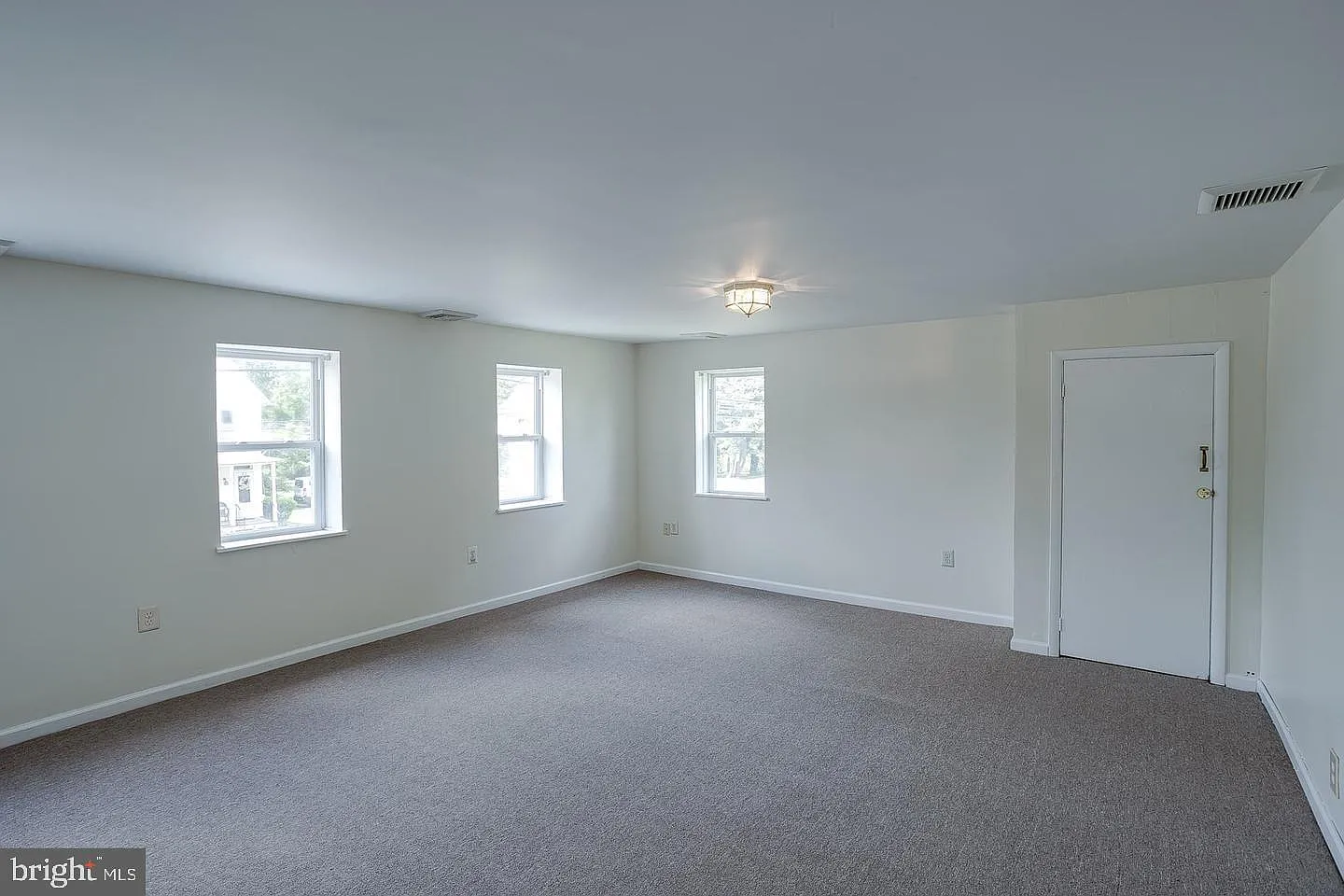 2 bed, 2742 sqft, $1,950 — Photo 4