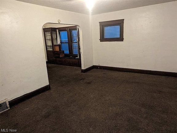 5th image of 8710 Vineyard Ave
