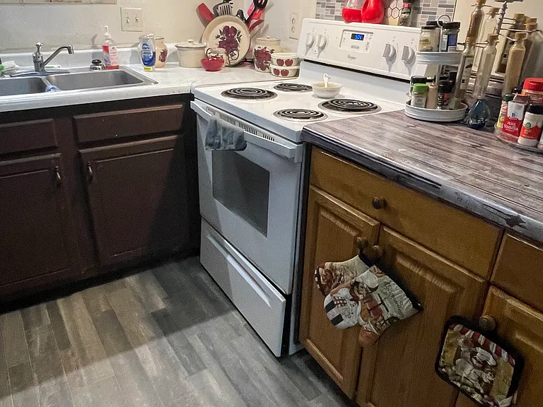 1225 Carriage Cir #104 — Photo 26