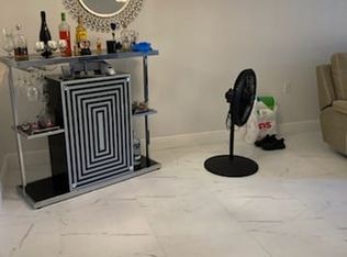 5240 NW 7th St #402, Miami, FL 33126