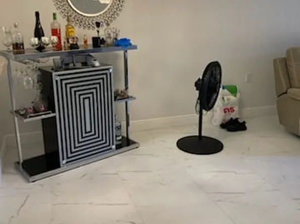 5240 NW 7th St, Miami, FL