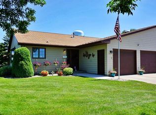 3203 7th St SW, Minot, ND 58701