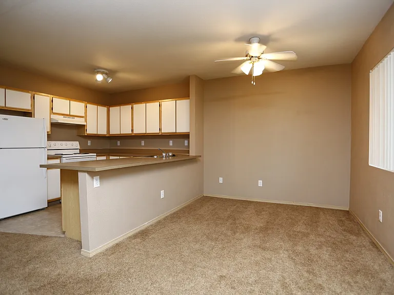 Gateway Village Apartments — Photo 20
