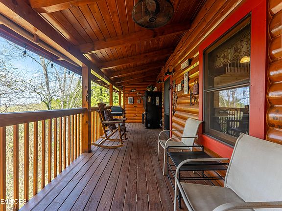 3rd image of 1074 Willard Way