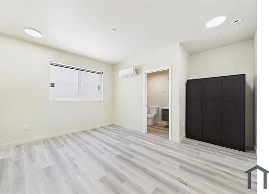 8457 Langdon Ave — Photo 23