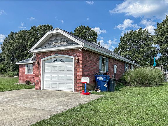 4th image of 1067 W Mercedes Dr