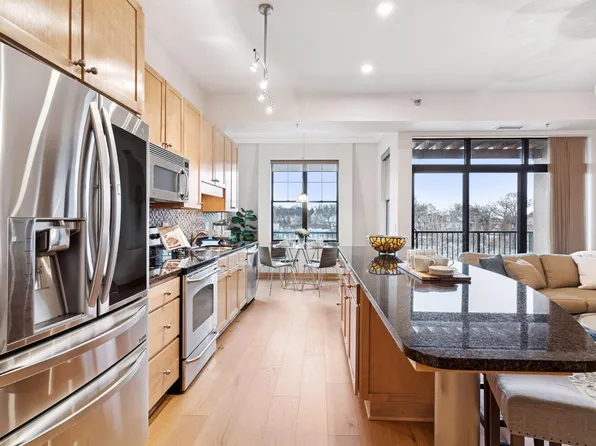 317 Groveland Ave Unit 712, Minneapolis, MN 55403