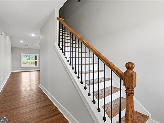 2nd image of 140 Overland Way