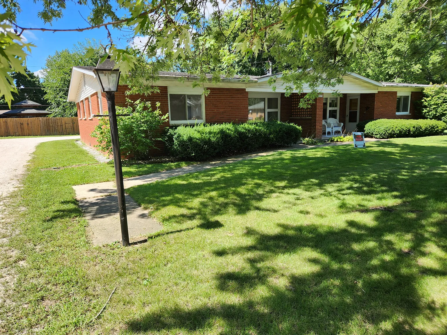 3 bed, 1200 sqft, $1,950 — Photo 1