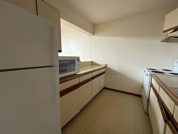 2nd image of 319 South St #5