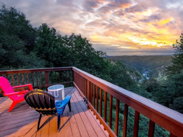 395 Riverview Dr, Auburn, CA 95603