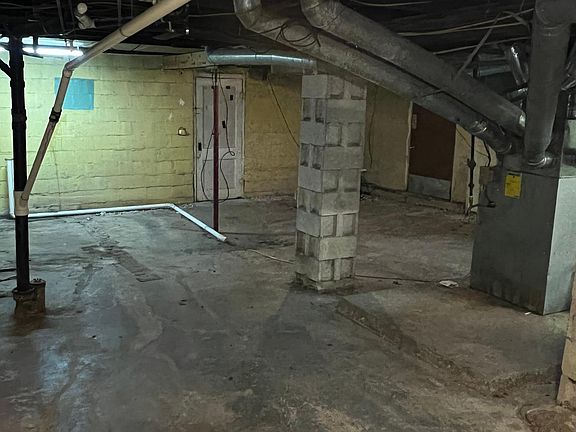 Basement with washer/dryer hook-ups