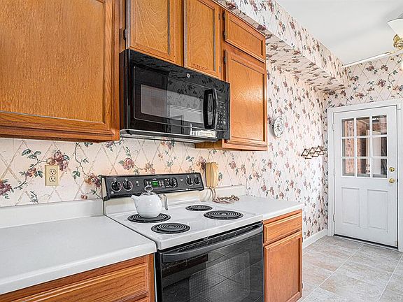 5th image of 600 Wilcrest Dr APT 34