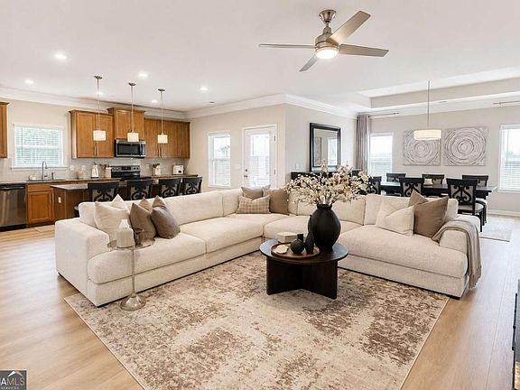4th image of 105 Green Tree Ct