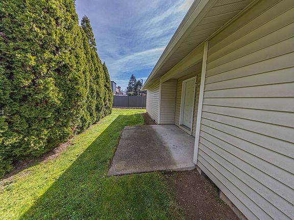 2nd image of 8416 NE Starflower Ct