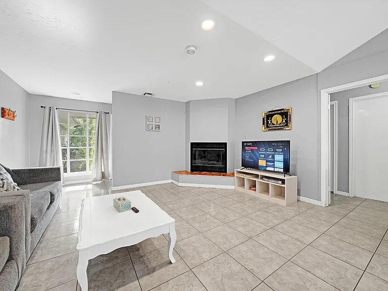 222 Wickhamford Way — Photo 8