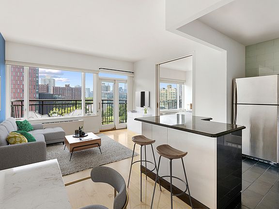 2nd image of 189 Bridge St #8C1