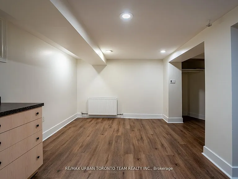 1277 Broadview Ave #LOWER — Photo 7