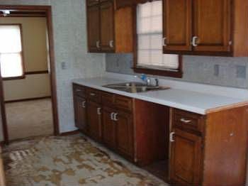 3rd image of 2405 Country Club Dr SE