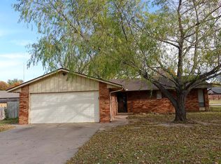 2041 Windmill Ln, Enid, OK 73703